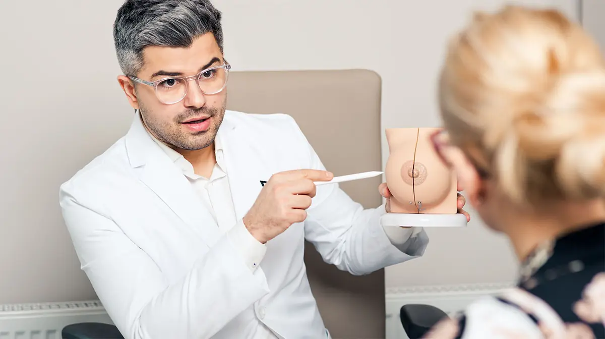 Dr Mateusz Stolarski podczas konsultacji
